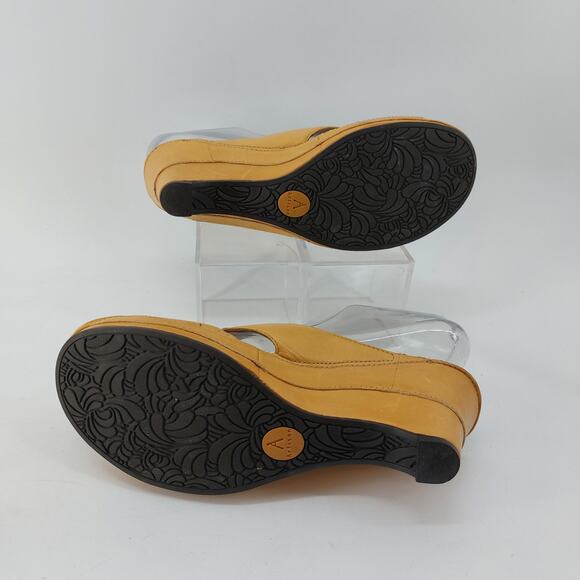 Clarks Artisan Sandals Size 8.5 M Leather Upper Tan Wedge 73527 - Picture 10 of 12
